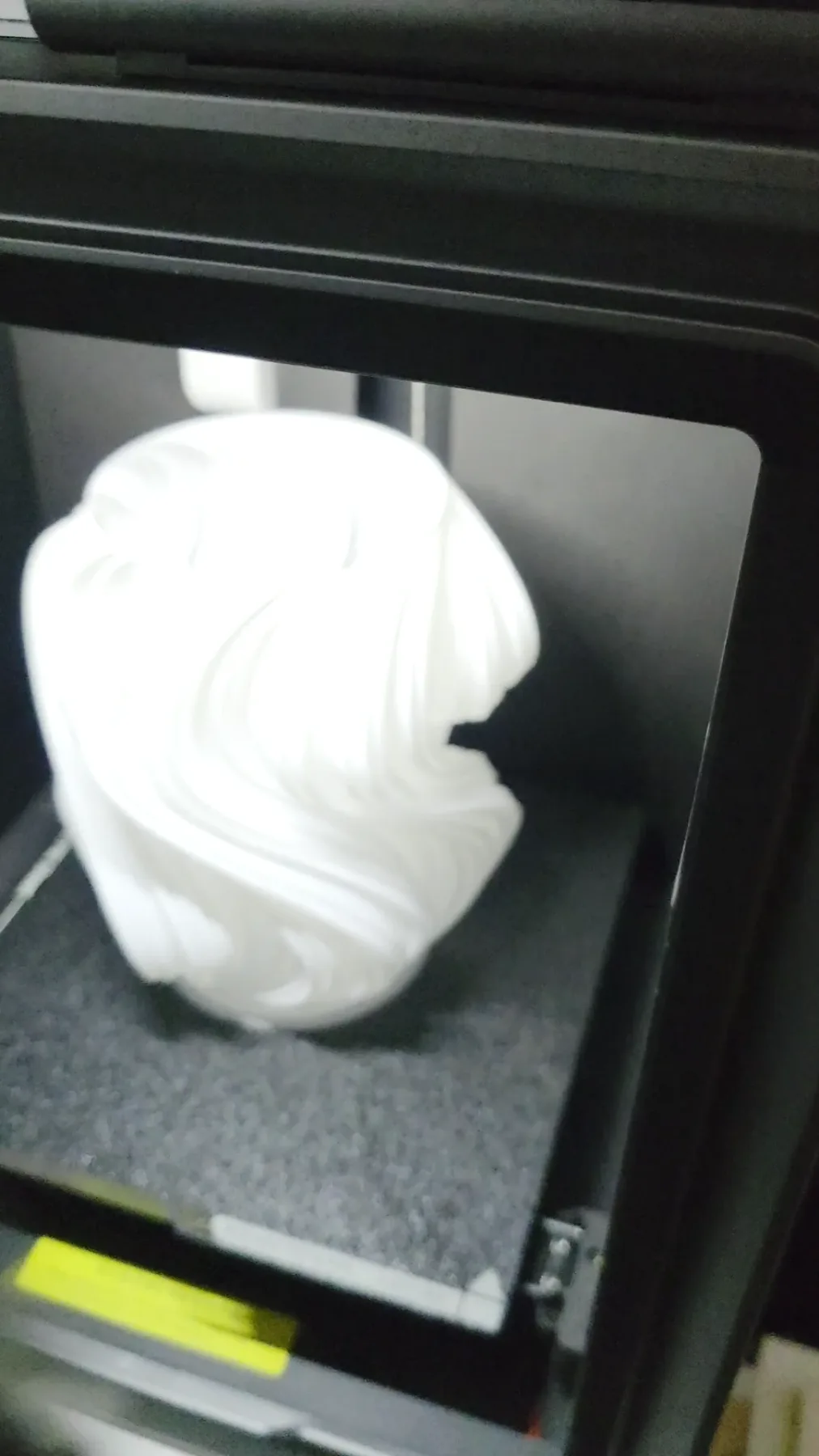 Veioza în imprimantă, imediat după printare, filmare reală